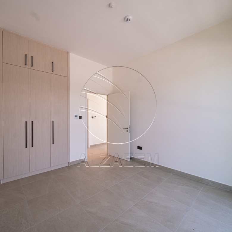 √Spacious Plot!Prime Area Near Community Gardens√
