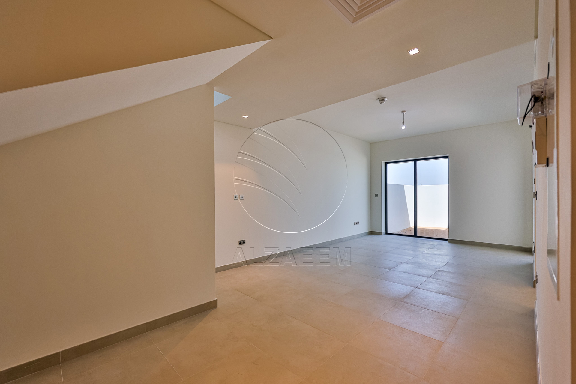 √Owner Occupied! 3BR TH| Double Row Mid Unit√