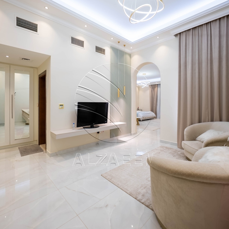 Single Row | Upgraded 5BR Villa | Pool and Garden