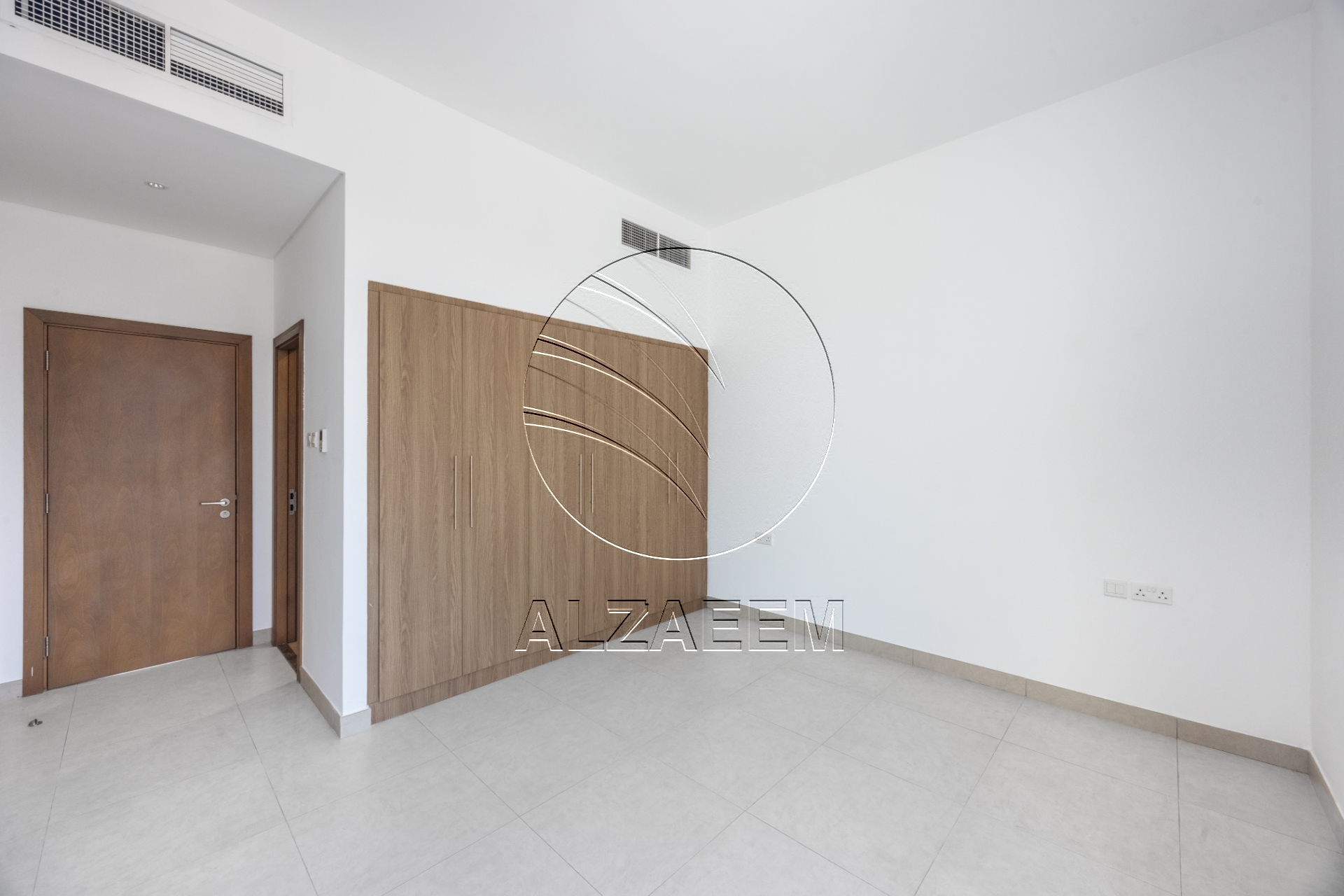 √ Single Row | VACANT| Prime Location √