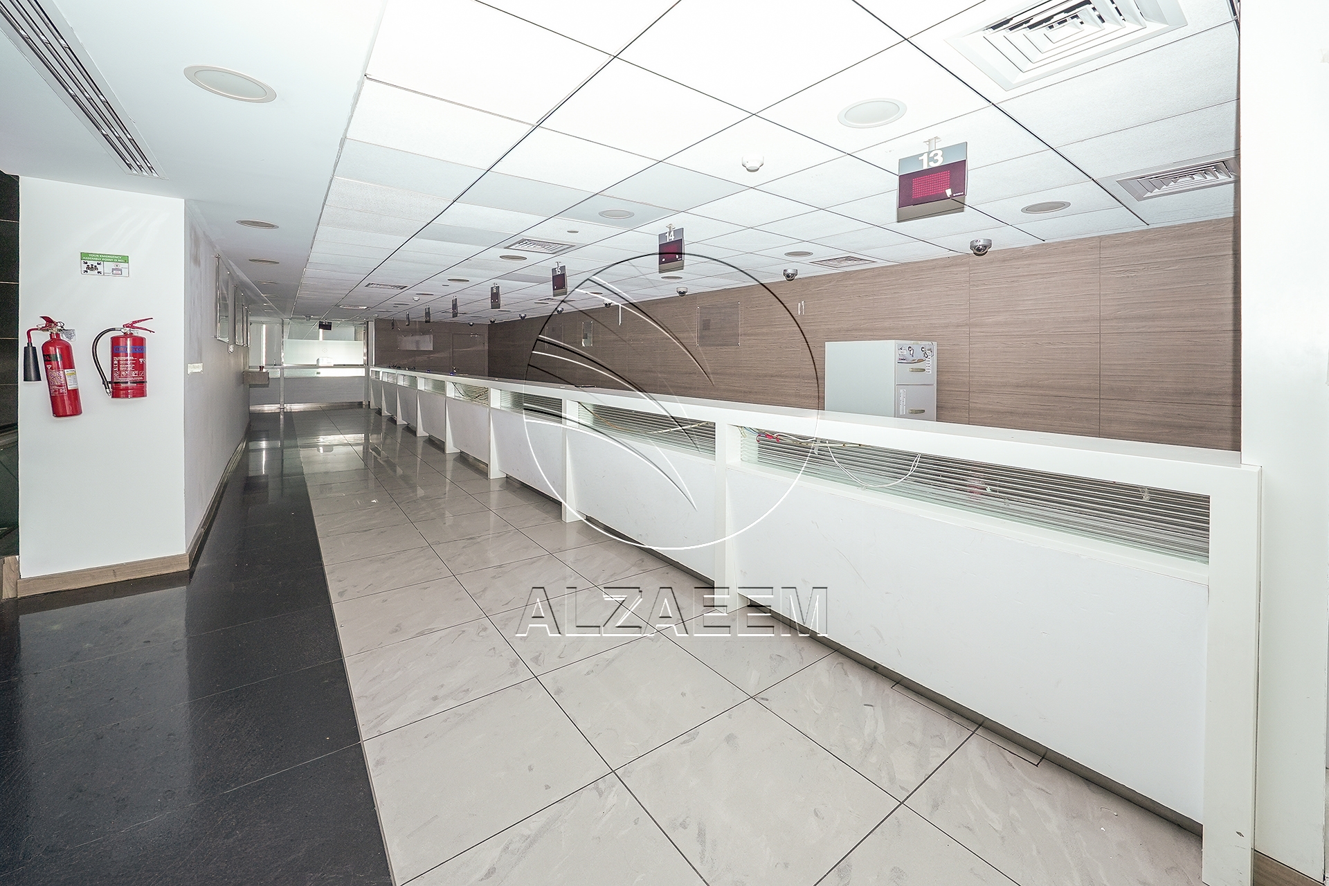 √Prime Showroom+Basement + 2 Mezzanine Levels √