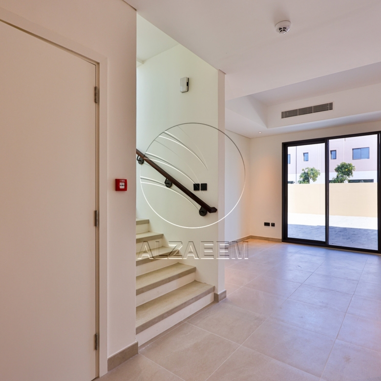 √Single Row End Villa | Steps away from the Park√