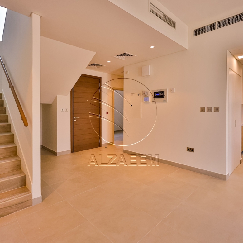 √ HOT DEAL! Spacious TH in a Prime Location √