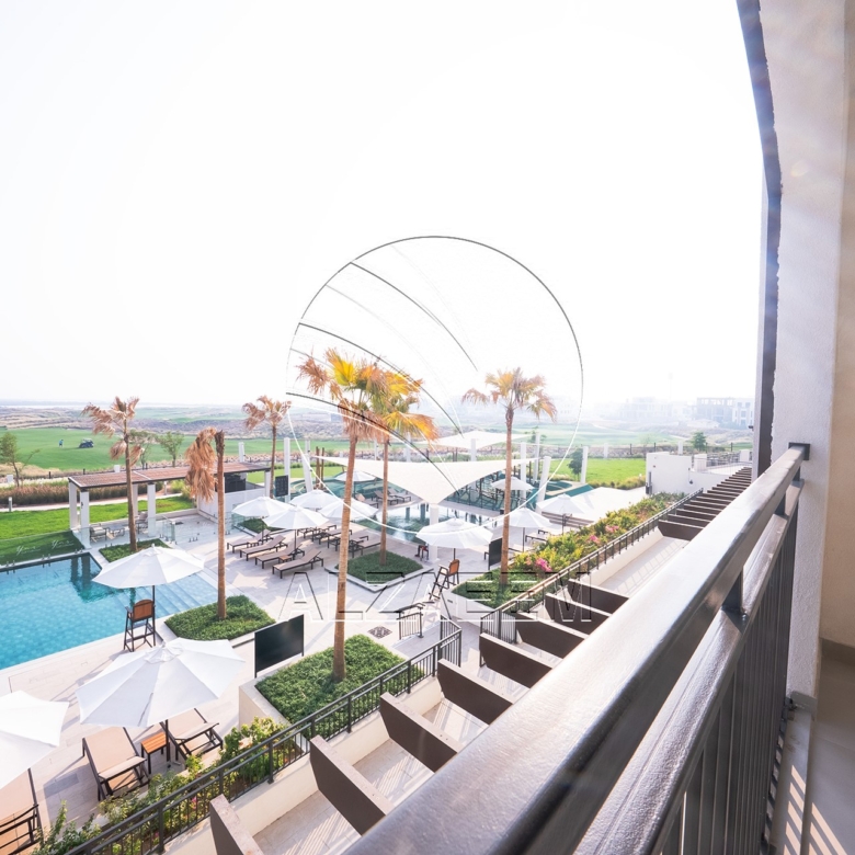 √ RARE 2BR+M Duplex | Direct Golf Course View √