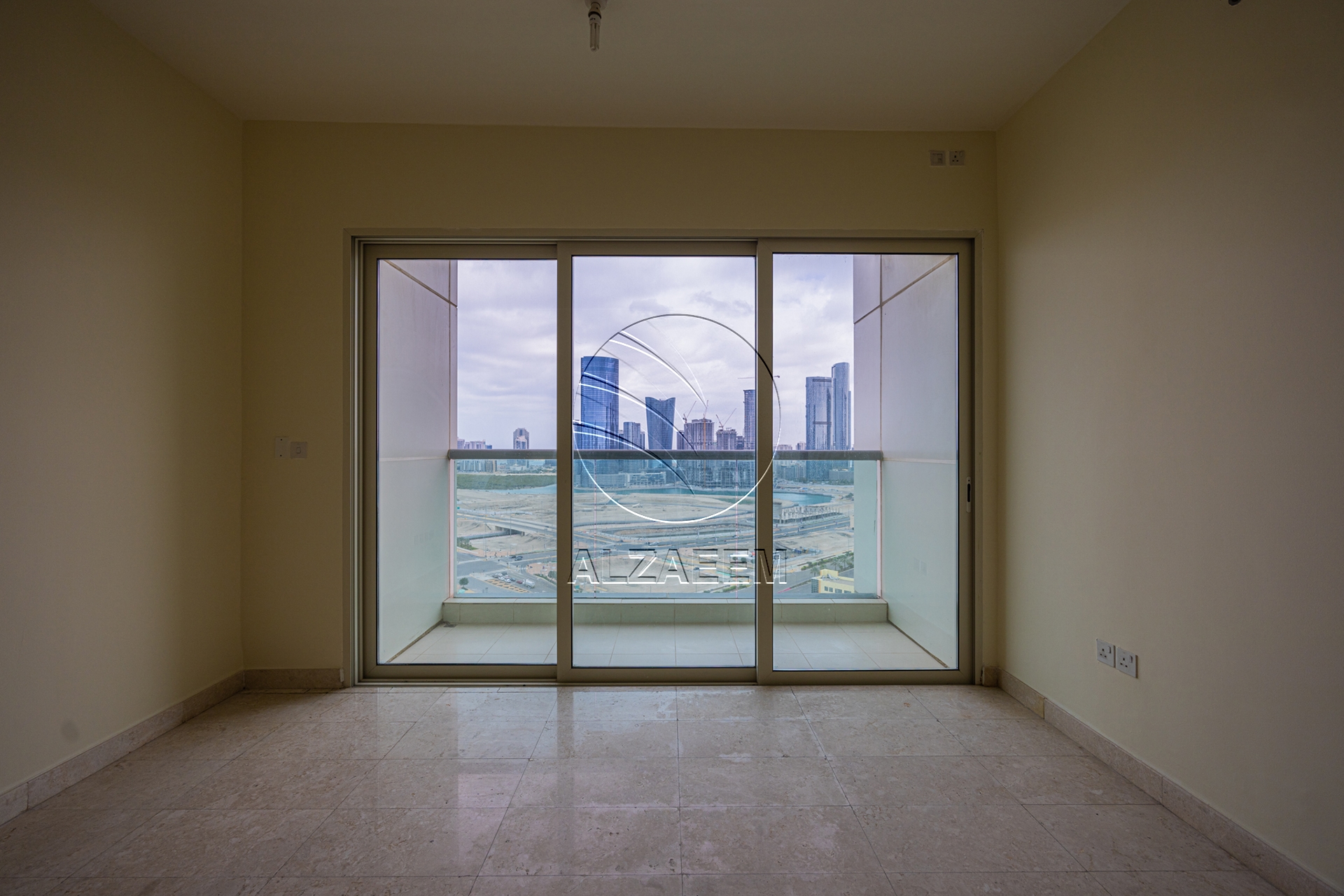 Hot Deal! VACANT| Mid Level | City Views