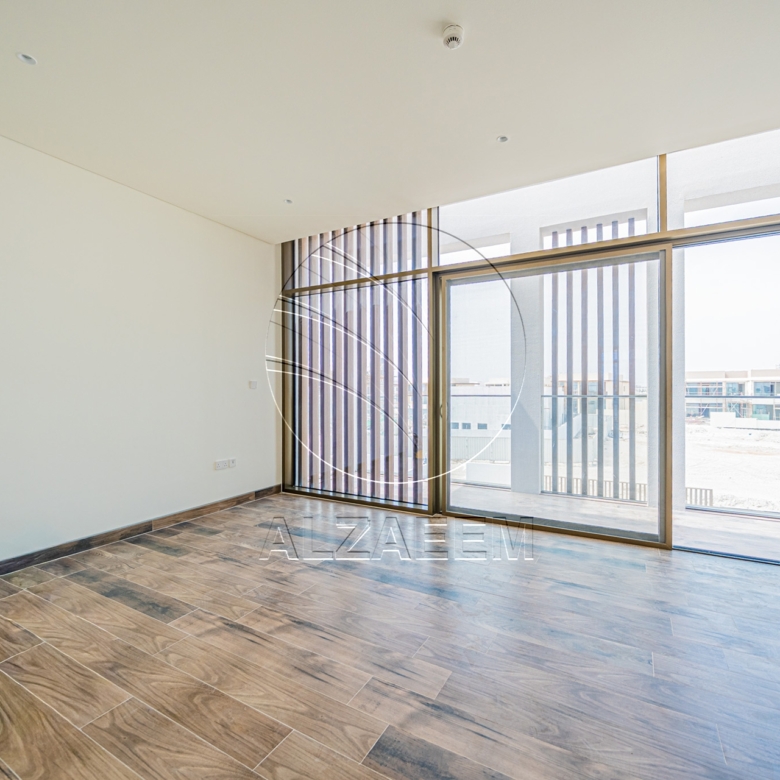 VACANT 5V Select | Single Row Corner Near the Sea