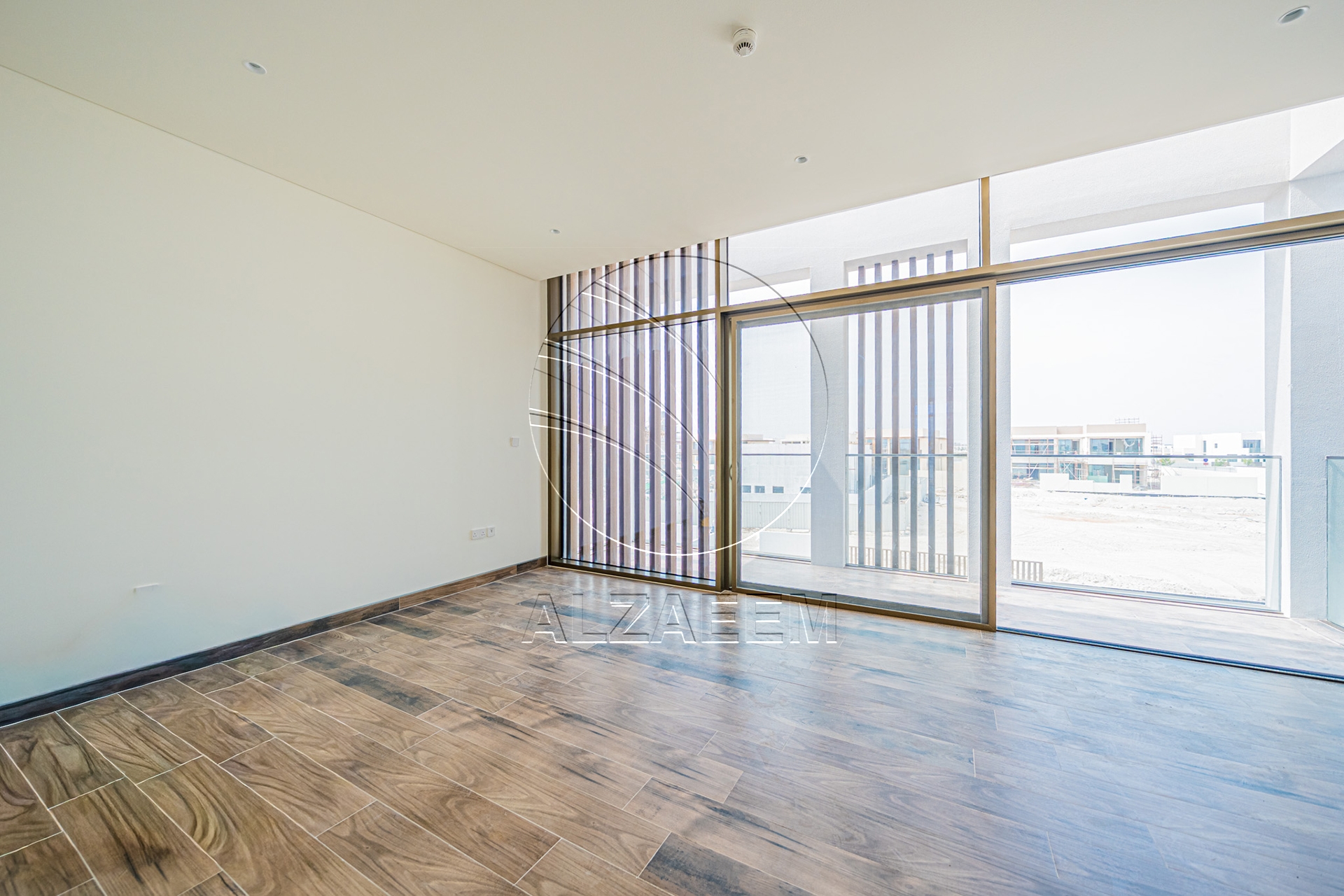 VACANT 5V Select | Single Row Corner Near the Sea