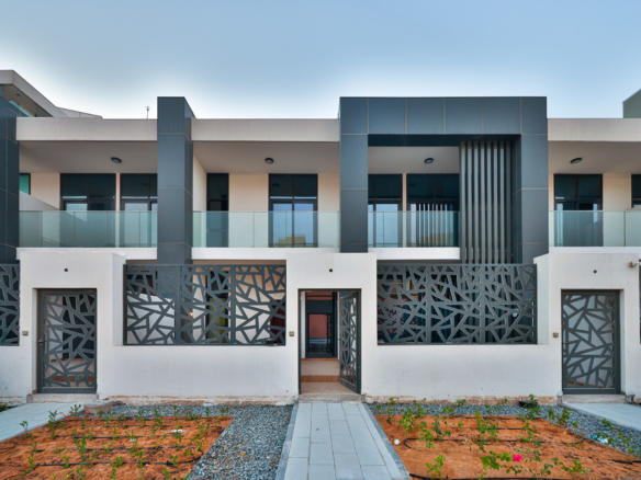 Furnished | 3BR TH | Big Layout | Vacant