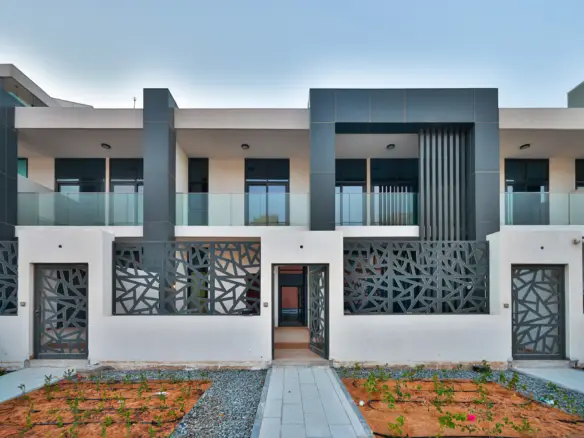 Furnished | 3BR TH | Big Layout | Vacant