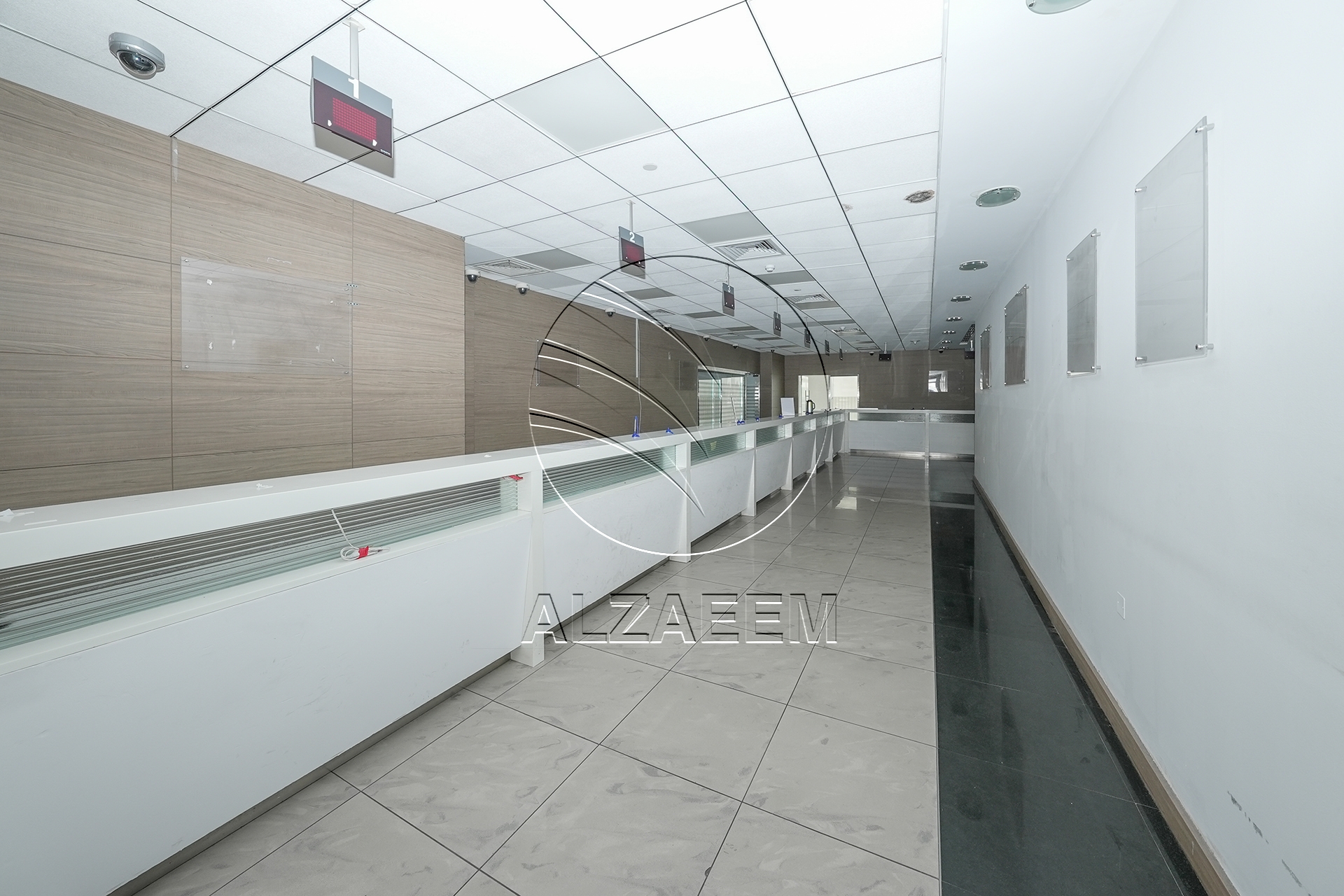 √Prime Showroom+Basement + 2 Mezzanine Levels √