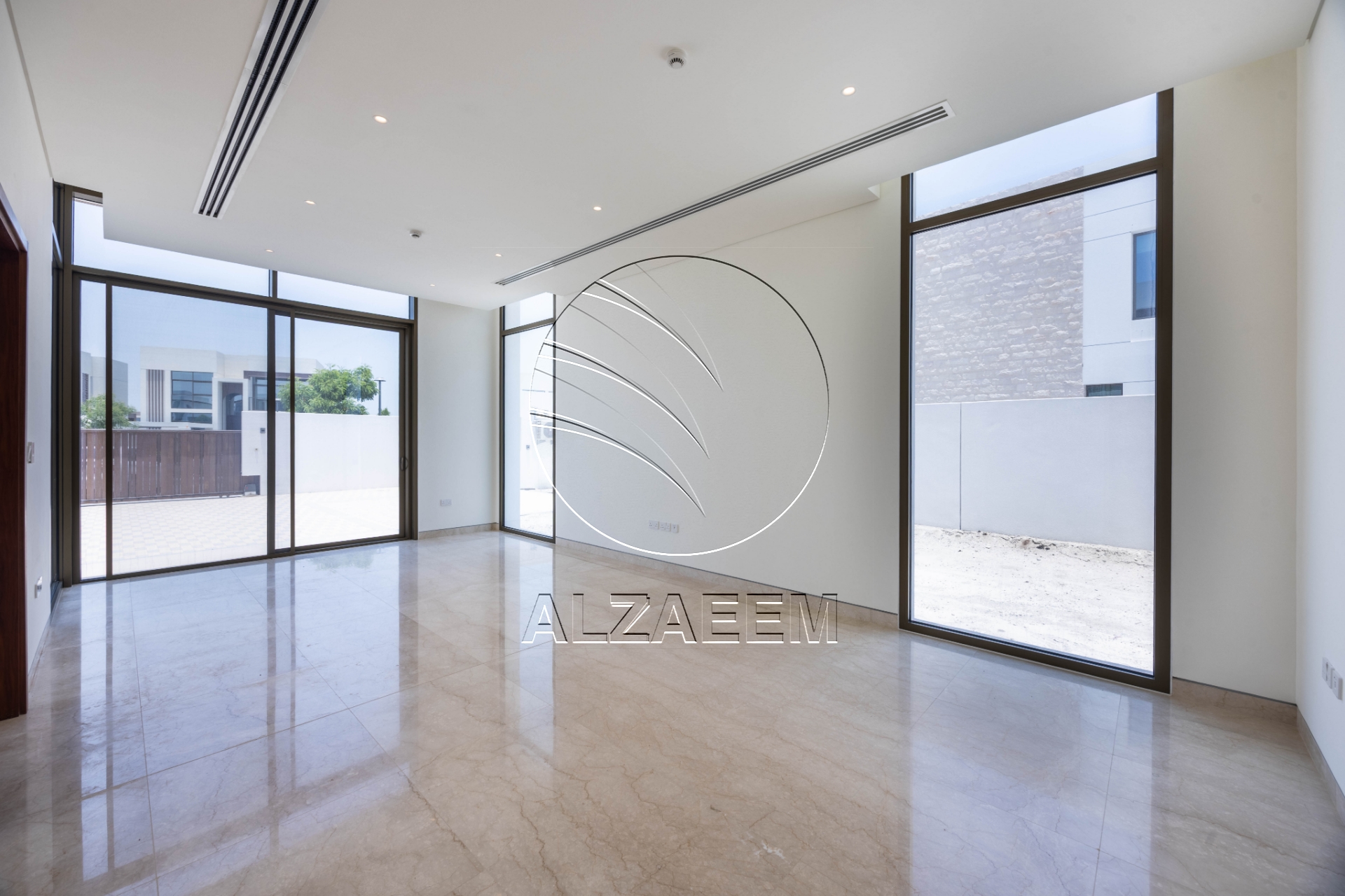√ VACANT Waterfront Villa with Private Beach √