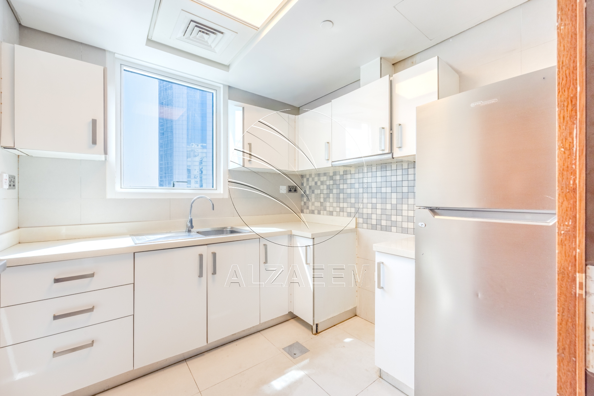 √ VACANT! Stunning Sea View | Higher Level √