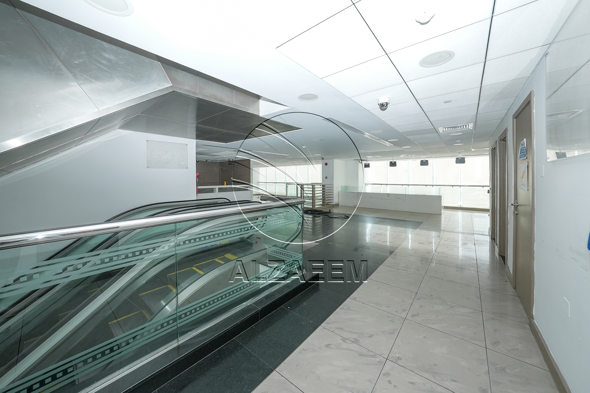 √Prime Showroom+Basement + 2 Mezzanine Levels √