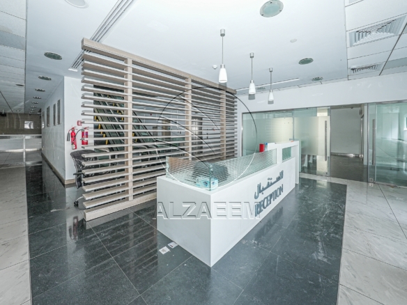 √Prime Showroom+Basement + 2 Mezzanine Levels √