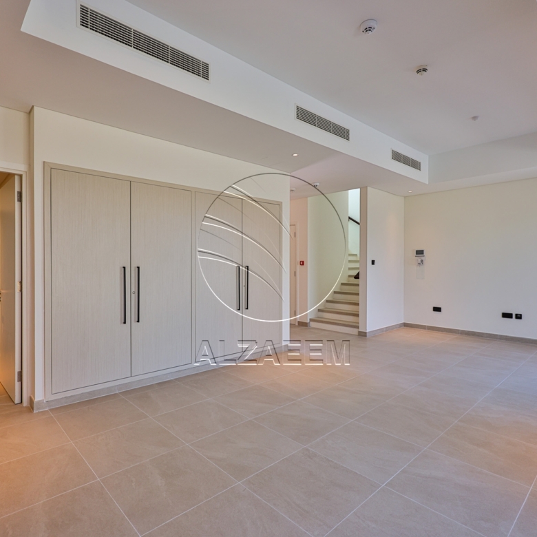√Single Row End Villa | Steps away from the Park√