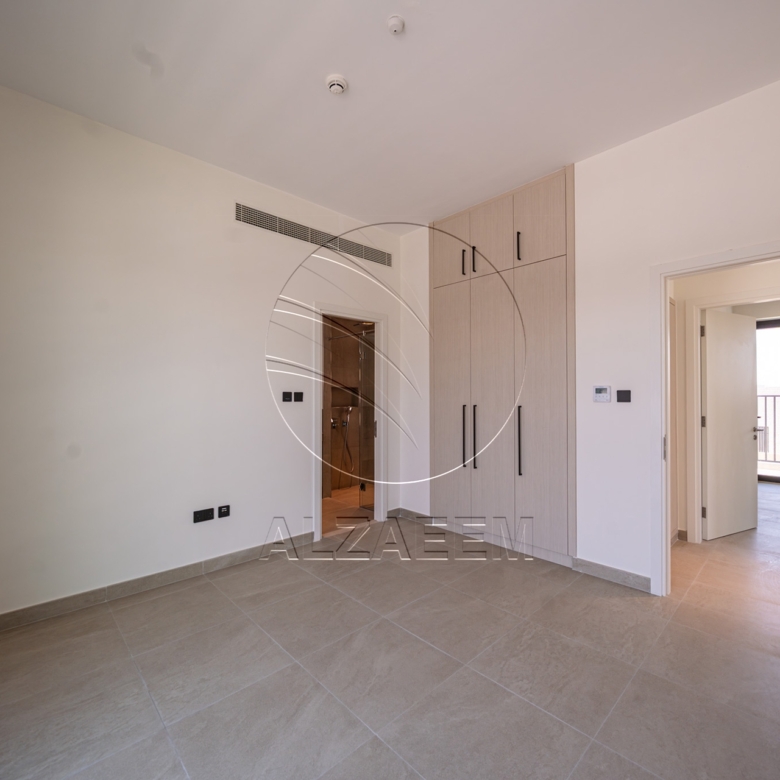 √Spacious Plot!Prime Area Near Community Gardens√