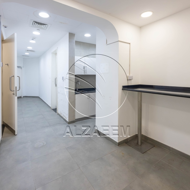 √ Fitted – Spacious Showroom| Ideal Business Location √