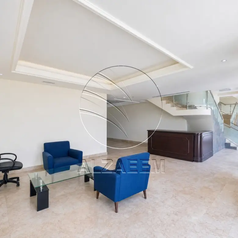 √ VACANT SHOW ROOM | 3 Floors | Up to 4 Payments √