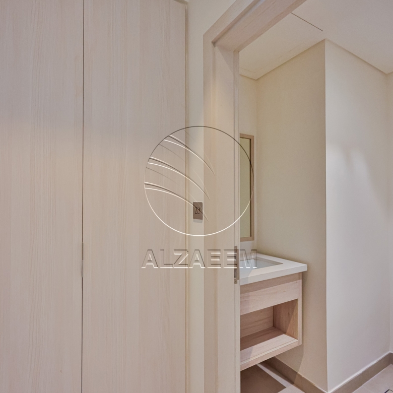 √ HOT DEAL! Spacious TH in a Prime Location √