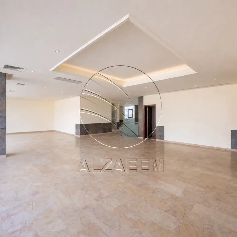 √ VACANT SHOW ROOM | 3 Floors | Up to 4 Payments √