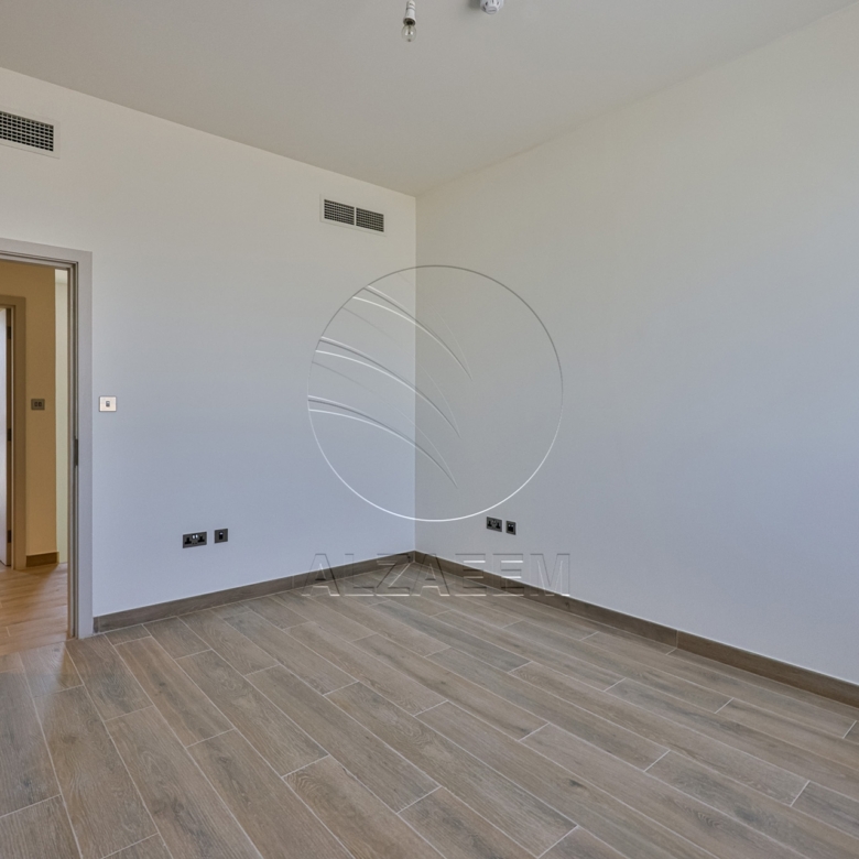 √Owner Occupied! 3BR TH| Double Row Mid Unit√
