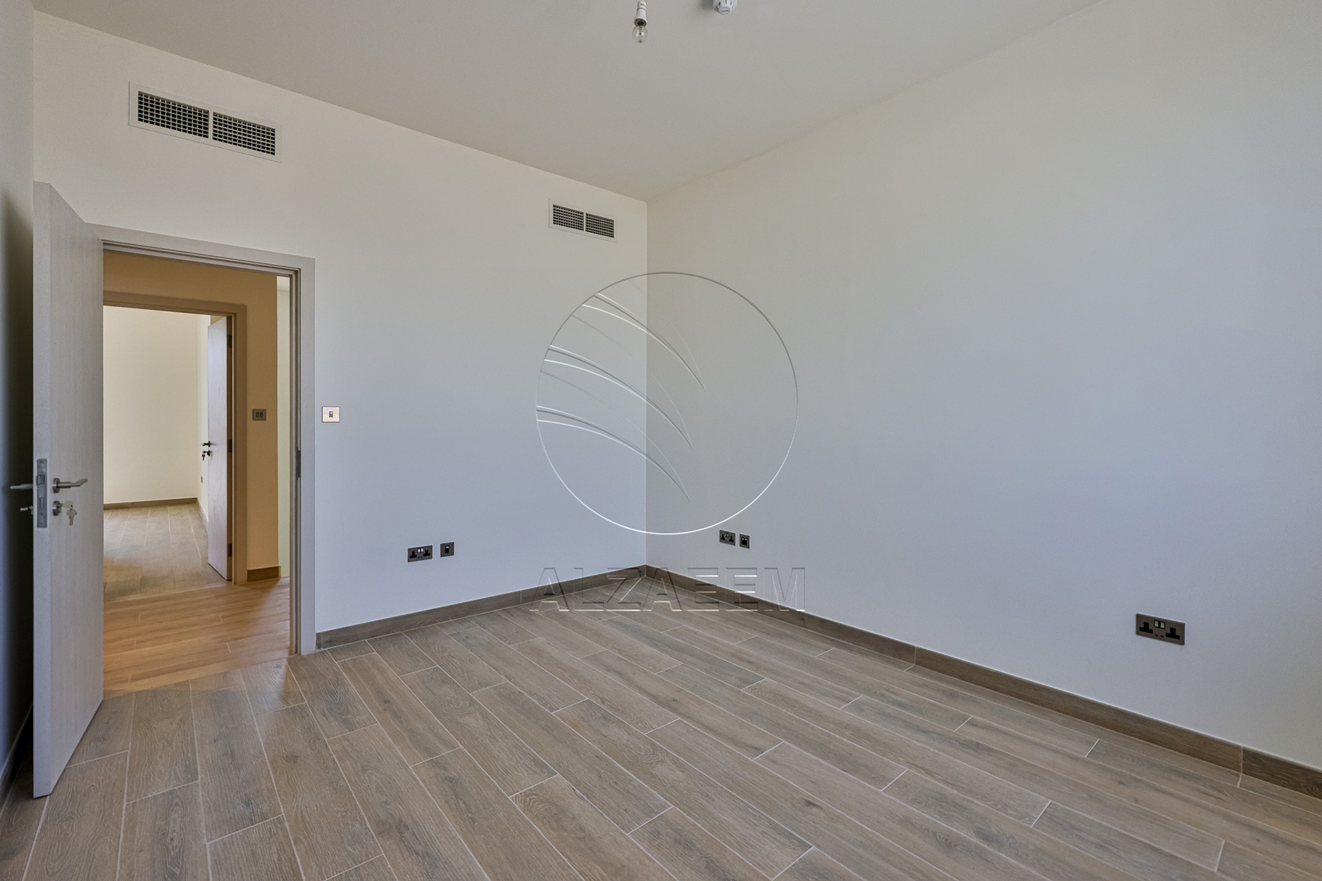 √Owner Occupied! 3BR TH| Double Row Mid Unit√