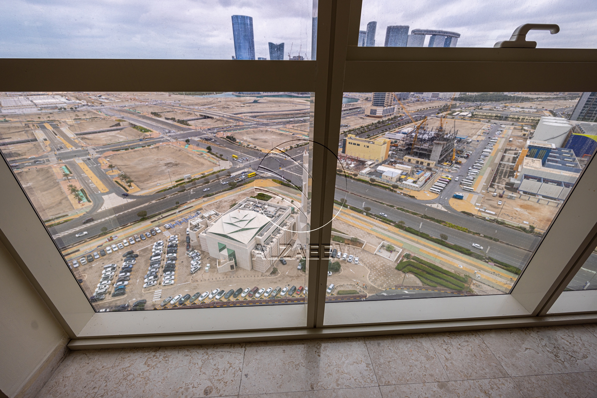 Hot Deal! VACANT| Mid Level | City Views