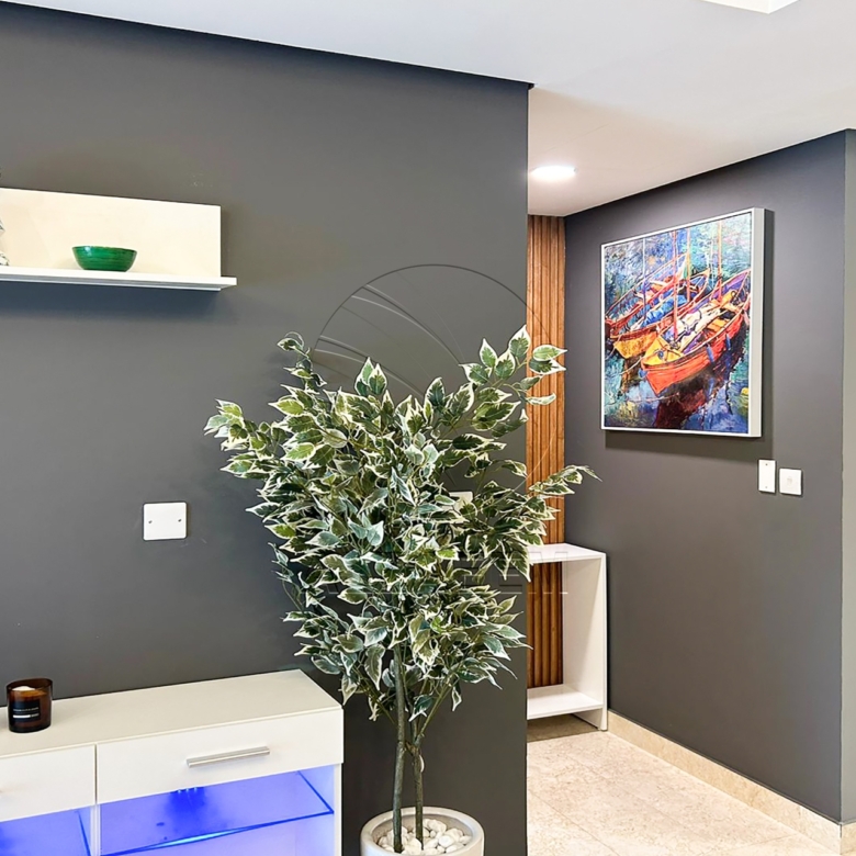 √ Luxuriously Furnished | VACANT | BIG Layout √