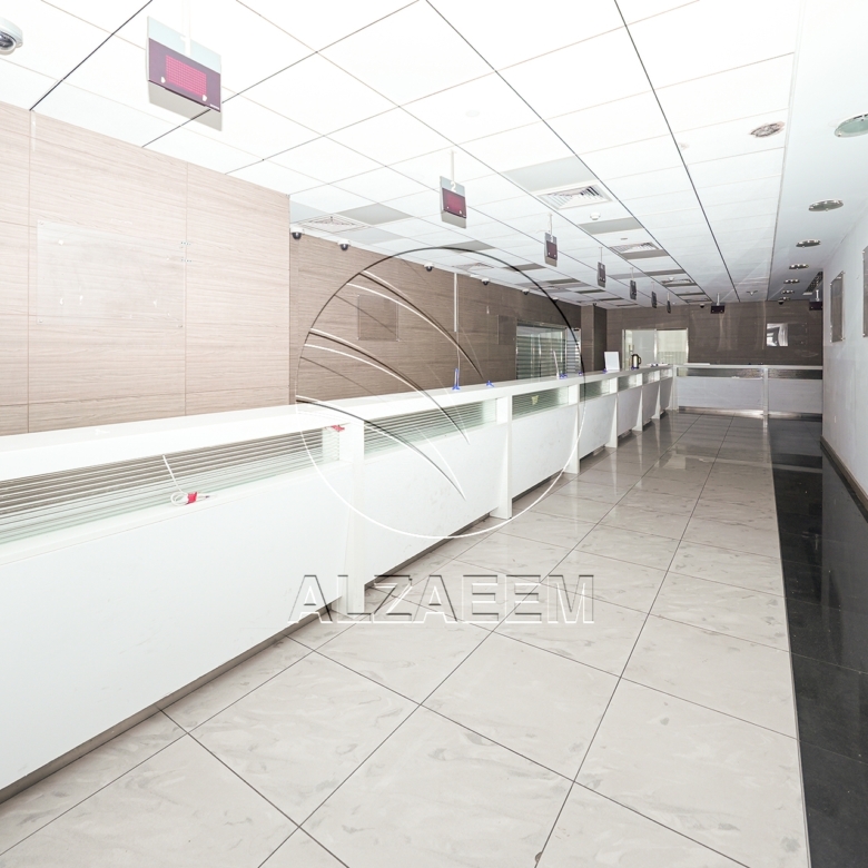 √Prime Showroom+Basement + 2 Mezzanine Levels √