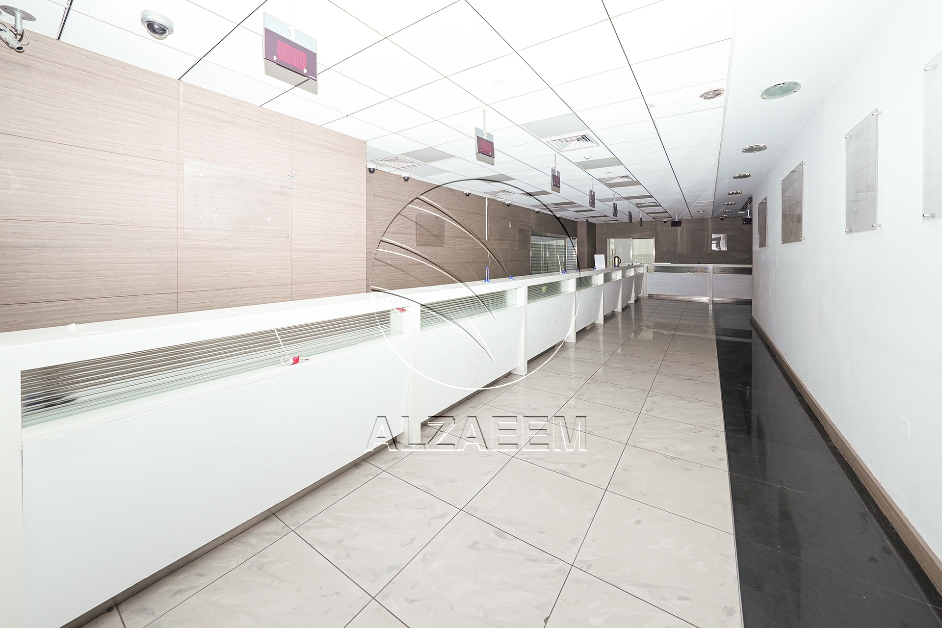 √Prime Showroom+Basement + 2 Mezzanine Levels √