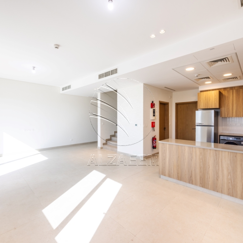 √Single Row | Prime Location| Steps from the Park√
