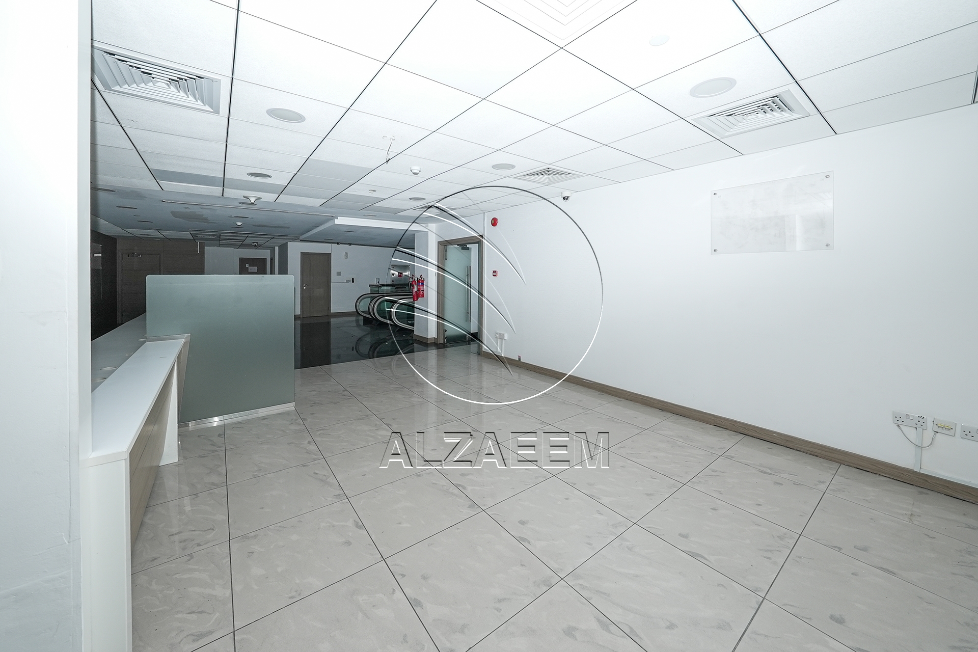√Prime Showroom+Basement + 2 Mezzanine Levels √