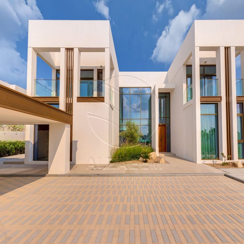 Luxury 5BR Villa- 1279sqm Plot | Landscaped Garden