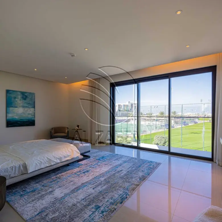√ Single Row Corner | High Ceiling | HOT DEAL √