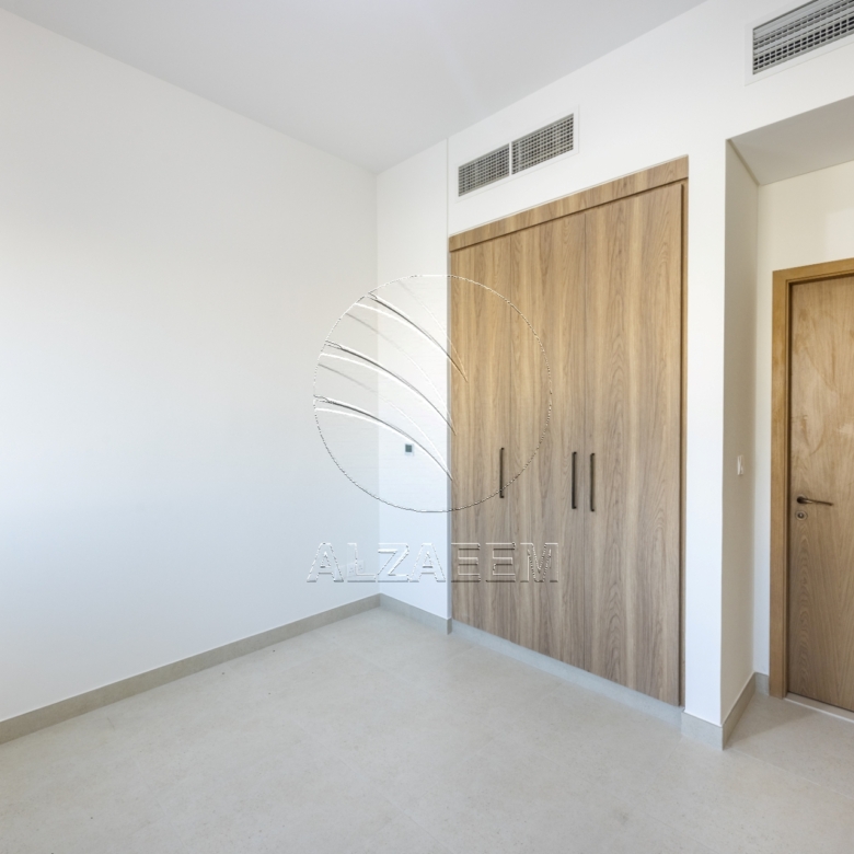 √Single Row | Prime Location| Steps from the Park√