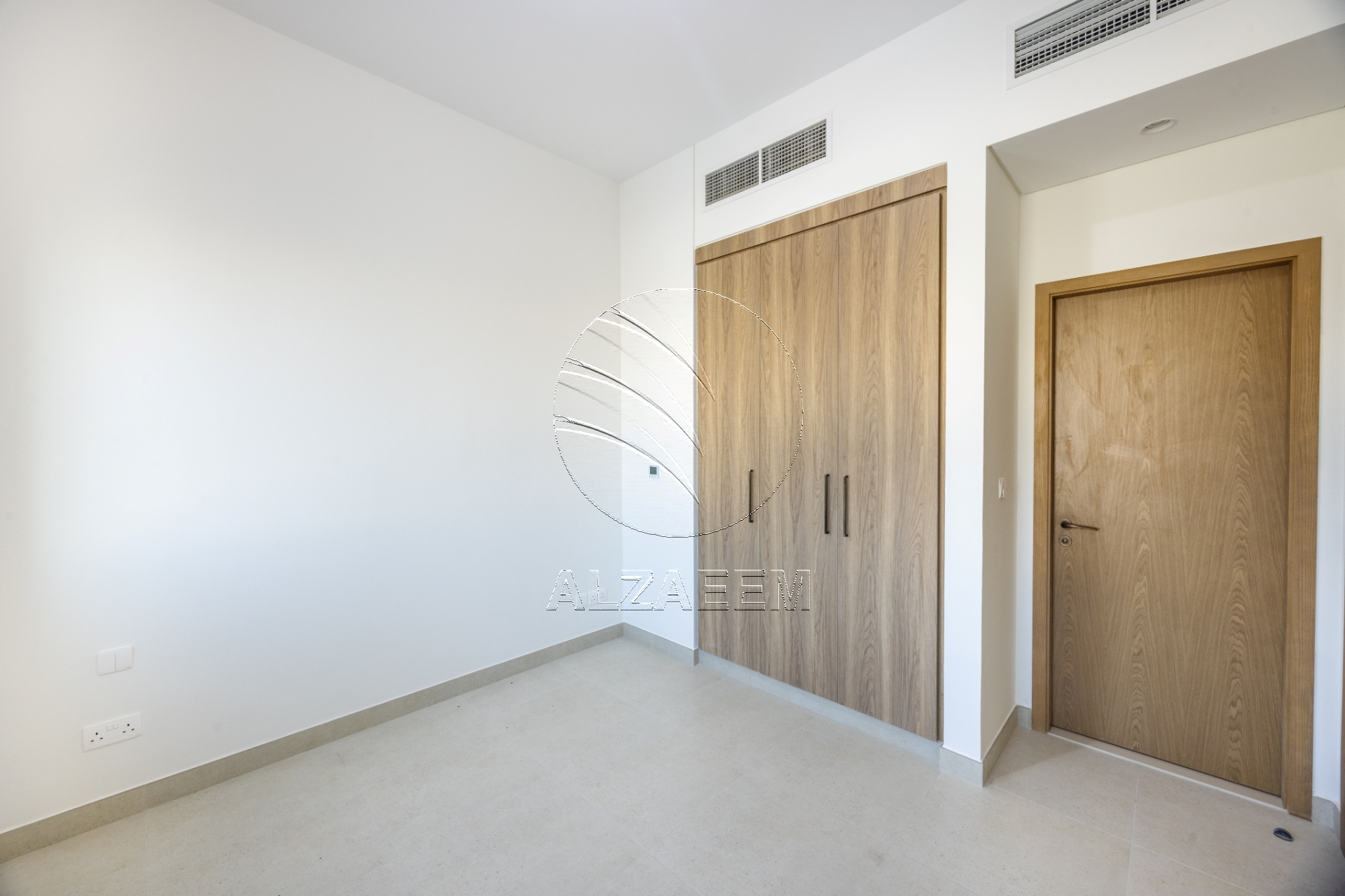 √Single Row | Prime Location| Steps from the Park√
