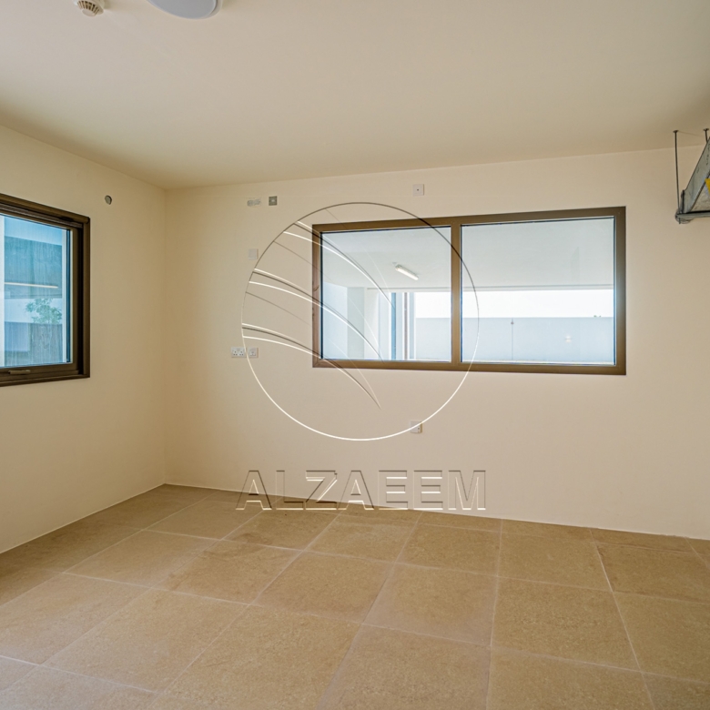 VACANT 5V Select | Single Row Corner Near the Sea