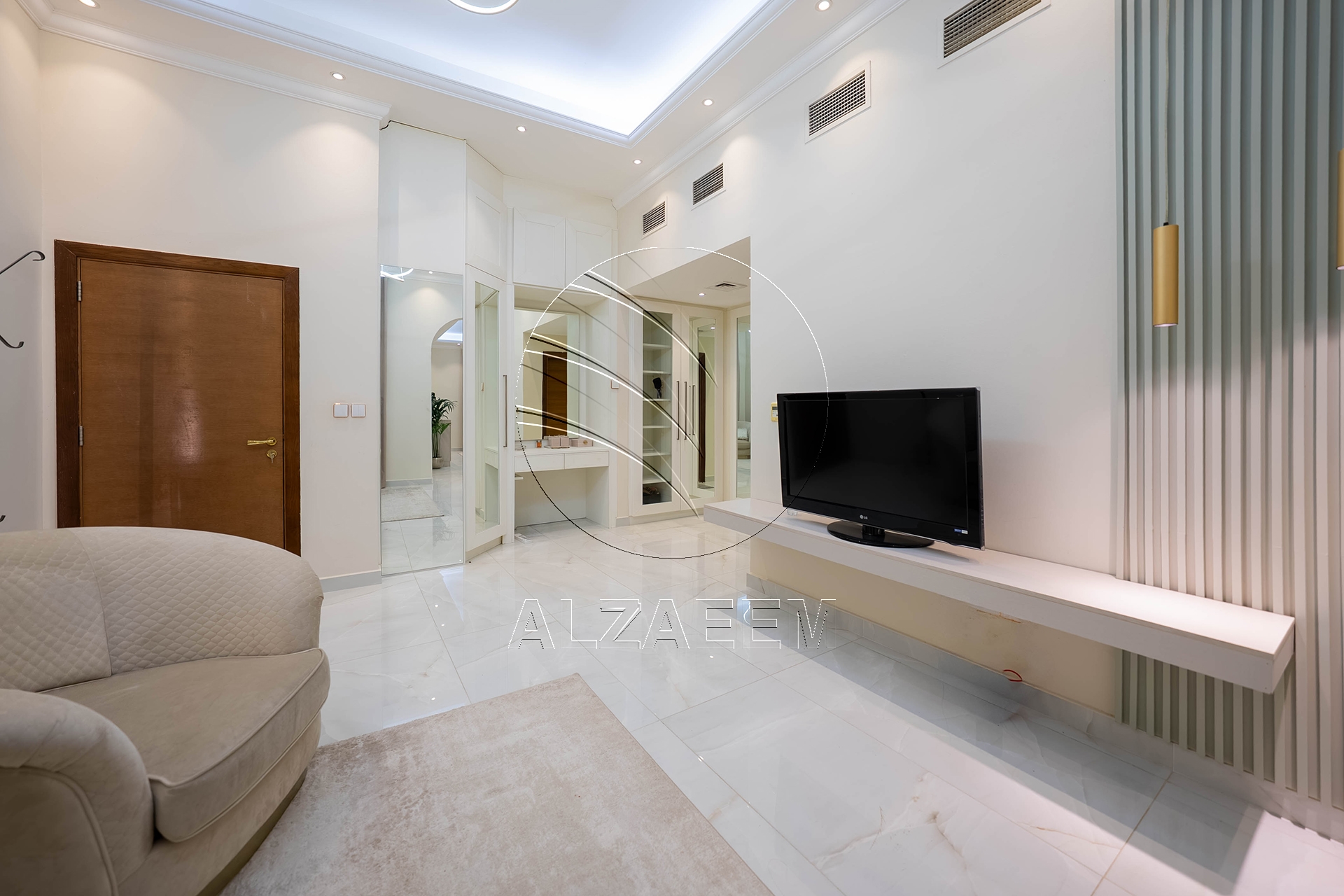 Single Row | Upgraded 5BR Villa | Pool and Garden