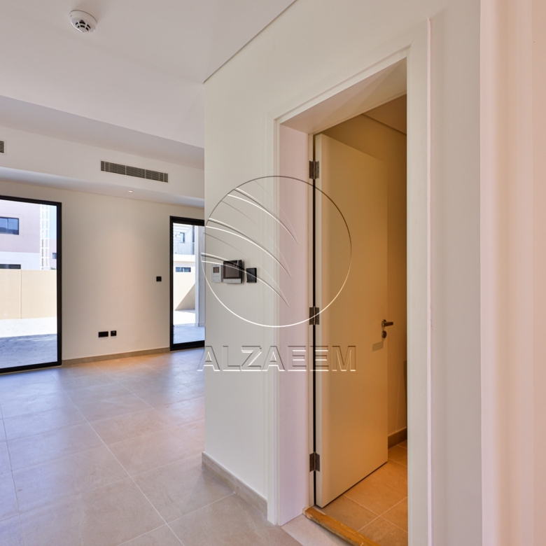 √Single Row End Villa | Steps away from the Park√
