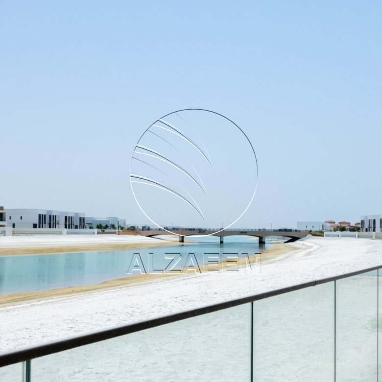 √ VACANT Waterfront Villa with Private Beach √
