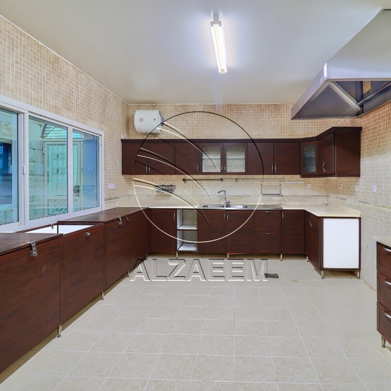 √Corner Villa | 7 Master | Majlis | 2 Kitchen√