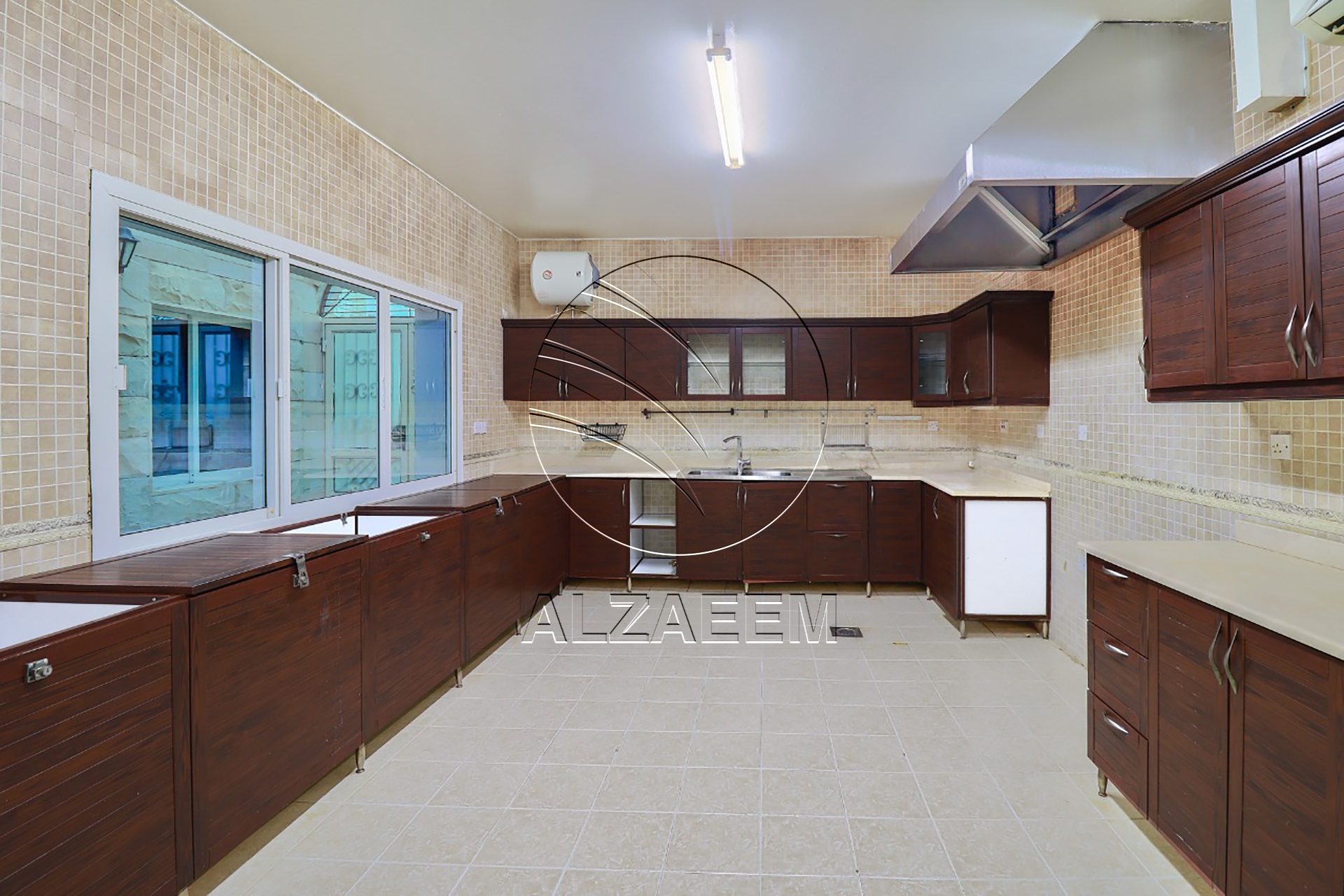 √Corner Villa | 7 Master | Majlis | 2 Kitchen√
