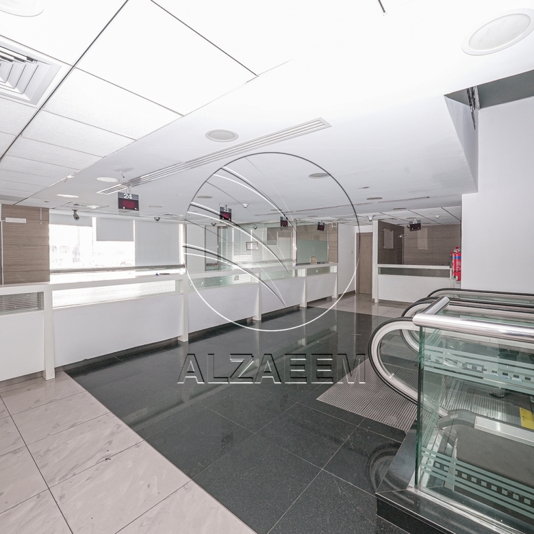 √Prime Showroom+Basement + 2 Mezzanine Levels √