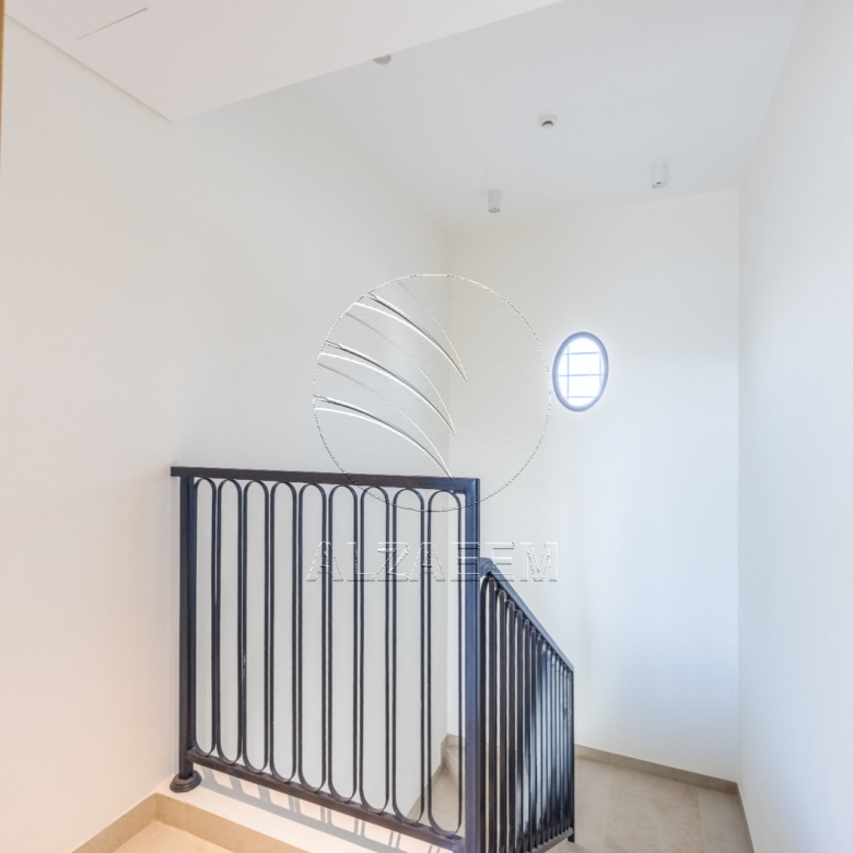 √Single Row | Prime Location| Steps from the Park√