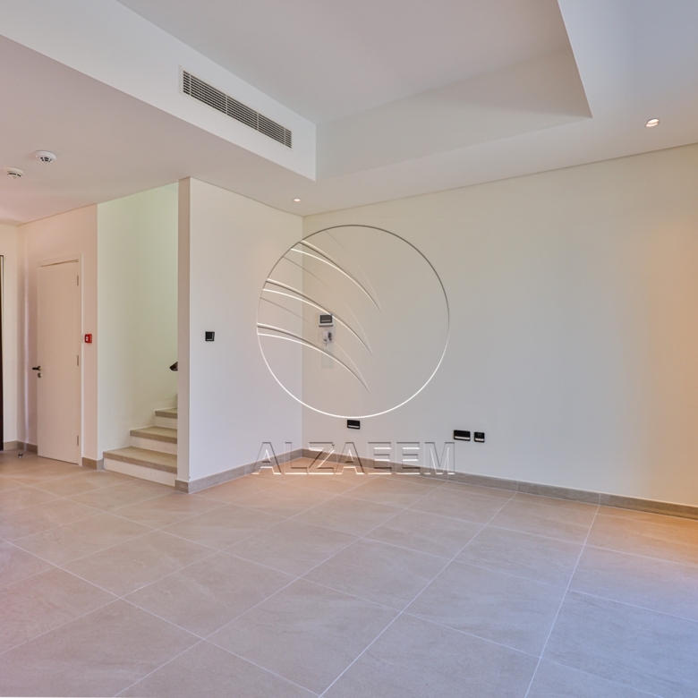√Single Row End Villa | Steps away from the Park√
