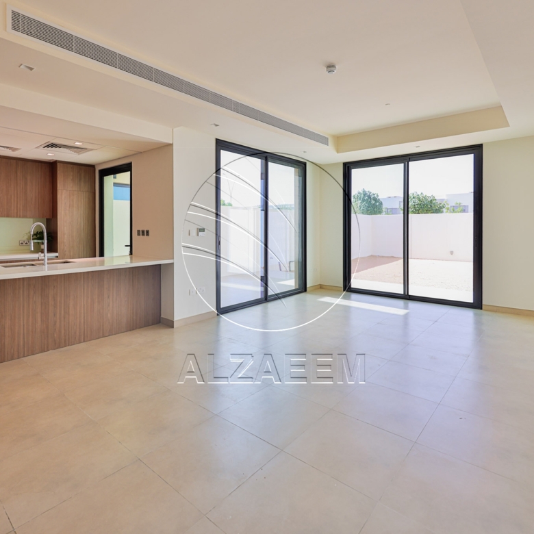 √ HOT! Single Row TH Near Community Center √
