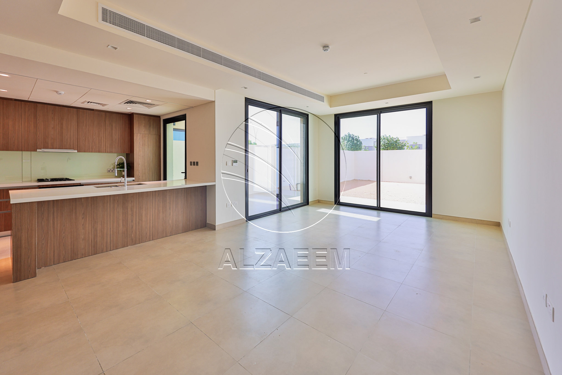 √ HOT! Single Row TH Near Community Center √