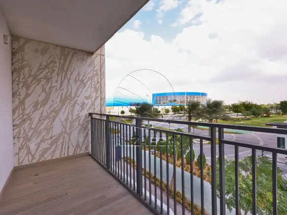 √Sea World View | Waterfront Living | VACANT√