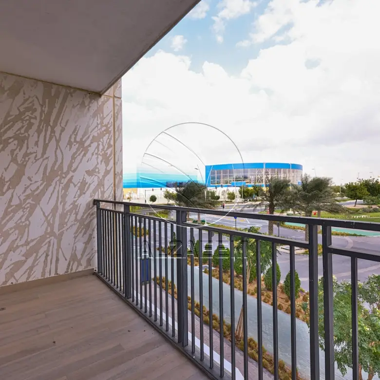 √Sea World View | Waterfront Living | VACANT√