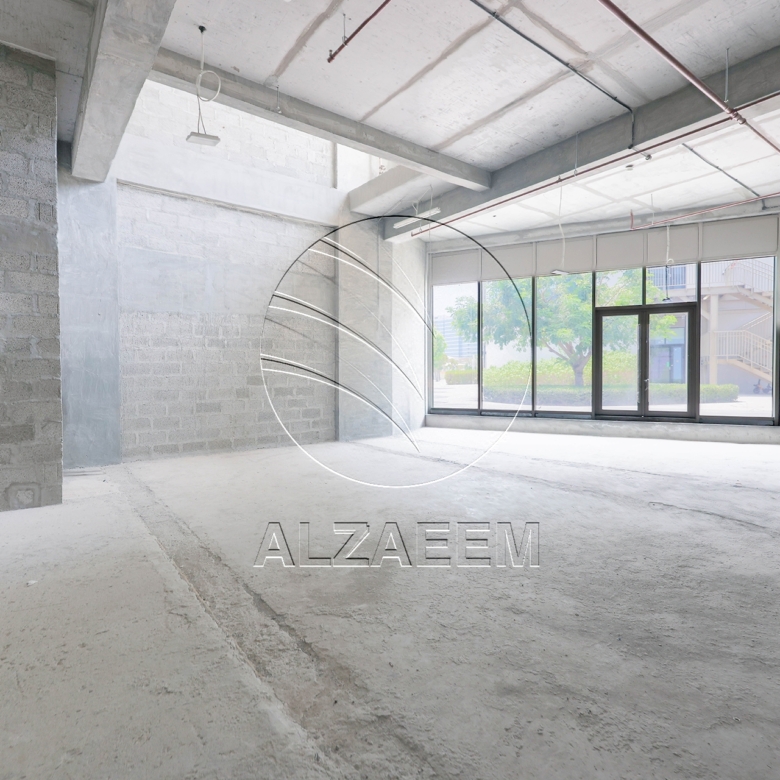 Spacious Retail/Shop with Excellent Visibility